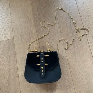 Okhtein Shoulder Bag